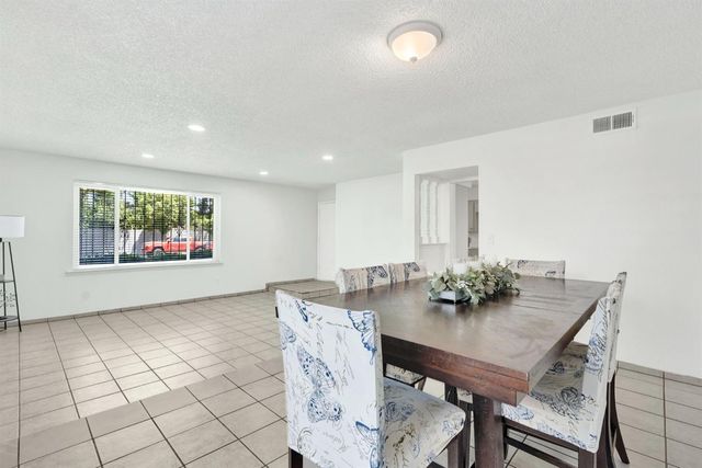 2344 S Backer Avenue, Fresno, CA 93725