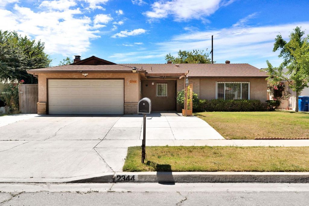 2344 S Backer Avenue, Fresno, CA 93725