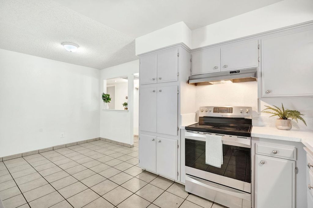 Image 14 of property listing at 2344 S Backer Avenue, Fresno, CA 93725
