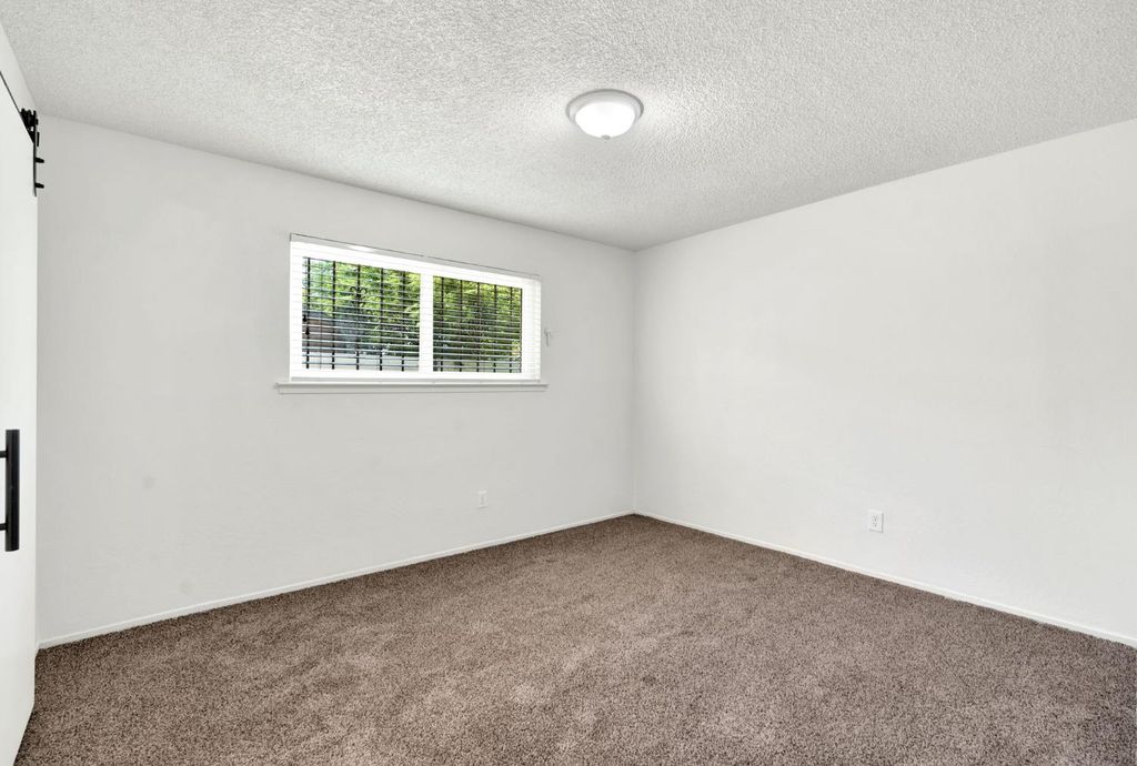 Image 23 of property listing at 2344 S Backer Avenue, Fresno, CA 93725