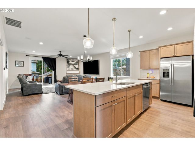 1714 Sw PLEASANT VIEW Dr, Gresham, OR 97080