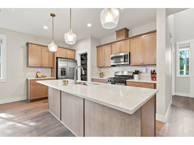 1714 Sw PLEASANT VIEW Dr, Gresham, OR 97080