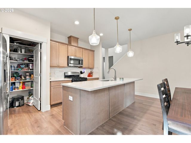 1714 Sw PLEASANT VIEW Dr, Gresham, OR 97080