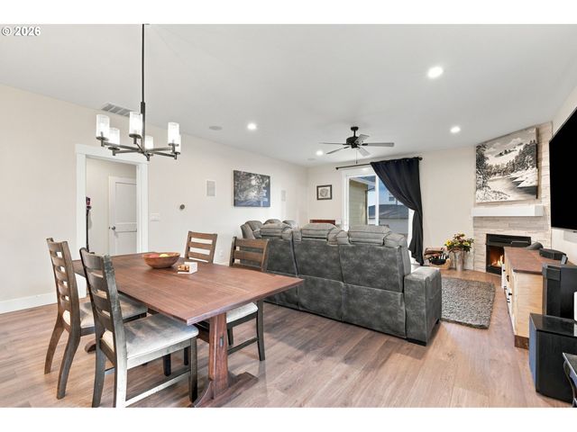 1714 Sw PLEASANT VIEW Dr, Gresham, OR 97080