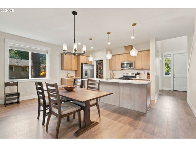 1714 Sw PLEASANT VIEW Dr, Gresham, OR 97080
