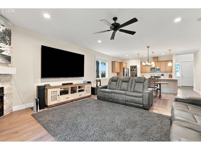 1714 Sw PLEASANT VIEW Dr, Gresham, OR 97080