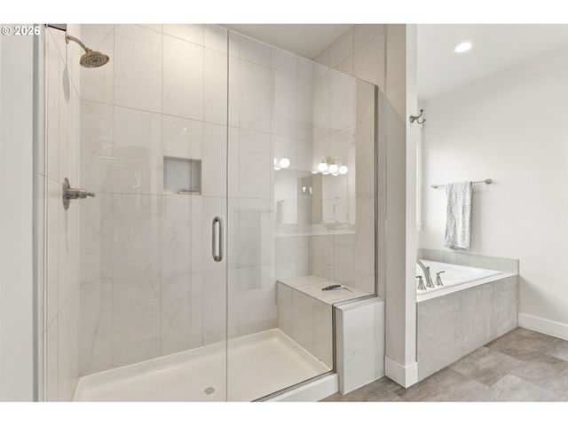 1714 Sw PLEASANT VIEW Dr, Gresham, OR 97080