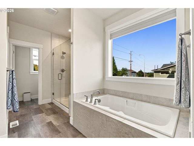 1714 Sw PLEASANT VIEW Dr, Gresham, OR 97080
