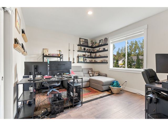 1714 Sw PLEASANT VIEW Dr, Gresham, OR 97080