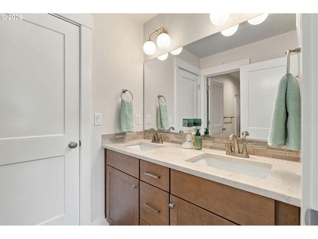 1714 Sw PLEASANT VIEW Dr, Gresham, OR 97080