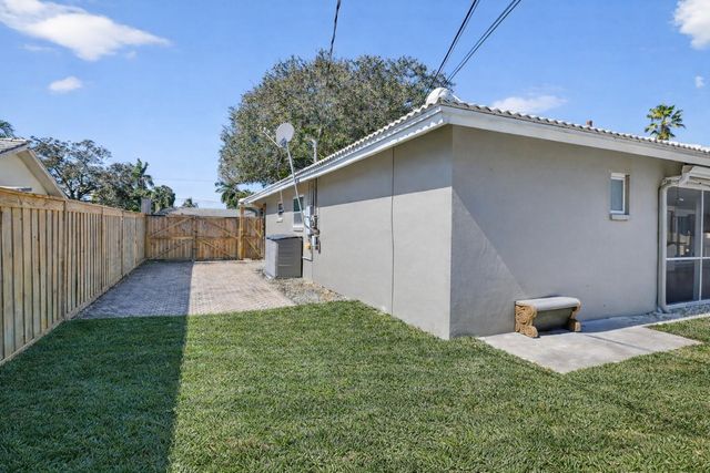 800 SW 12th Avenue, Boca Raton, FL 33486