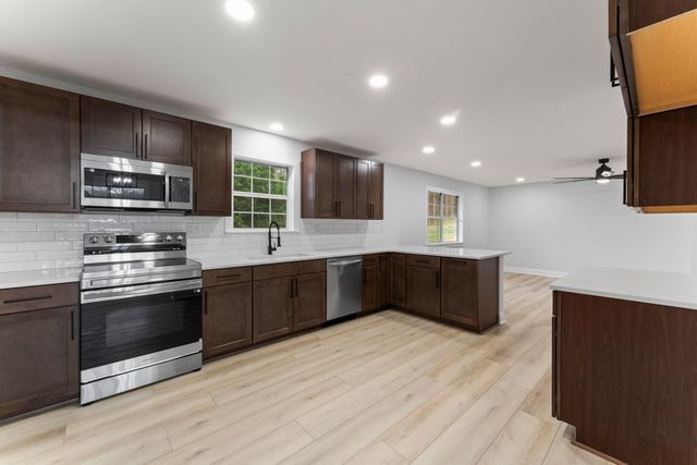 2591 Harlan Farms Rd, Columbia, TN 38401