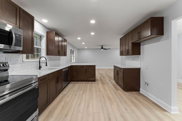 2591 Harlan Farms Rd, Columbia, TN 38401