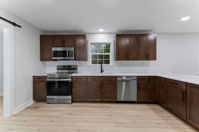 2591 Harlan Farms Rd, Columbia, TN 38401