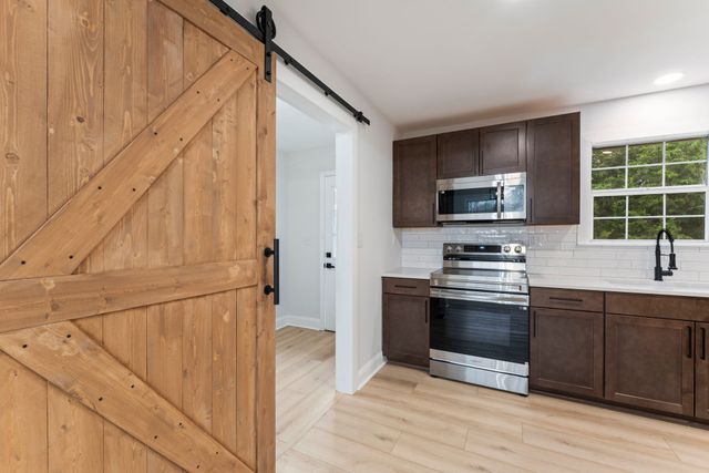 2591 Harlan Farms Rd, Columbia, TN 38401