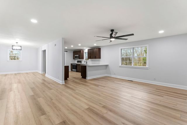 2591 Harlan Farms Rd, Columbia, TN 38401