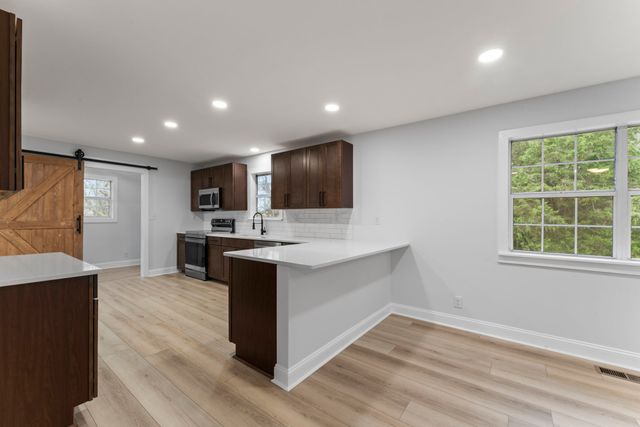 2591 Harlan Farms Rd, Columbia, TN 38401