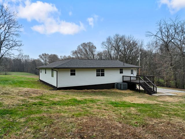 2591 Harlan Farms Rd, Columbia, TN 38401