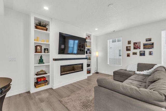 10284 S PHOEBE LN, South Jordan, UT 84009