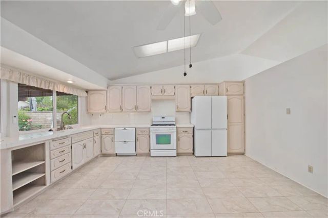27820 Wakefield, Castaic, CA 91384