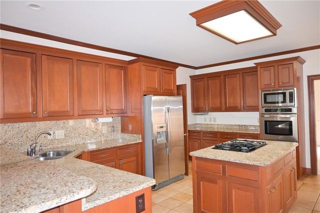 1402 Bromley Drive SE, Snellville, GA 30078