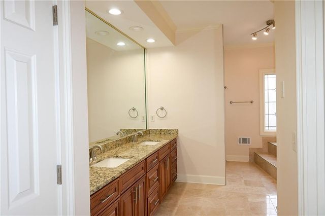 1402 Bromley Drive SE, Snellville, GA 30078