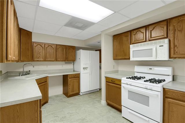 1402 Bromley Drive SE, Snellville, GA 30078