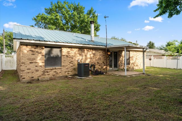 119 Mcanally Drive, Mabank, TX 75147