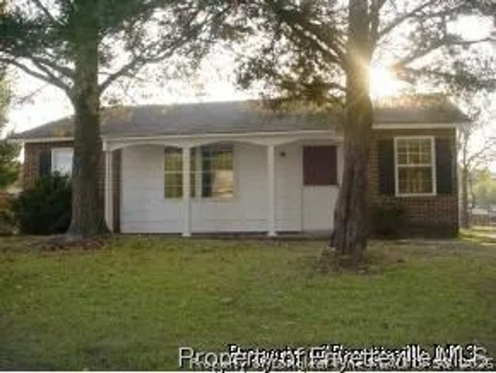 606 Kellam Circle, Fayetteville, NC 28311