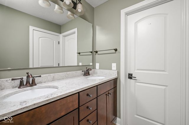 3807 Sugar Pine Lane, Zionsville, IN 46077