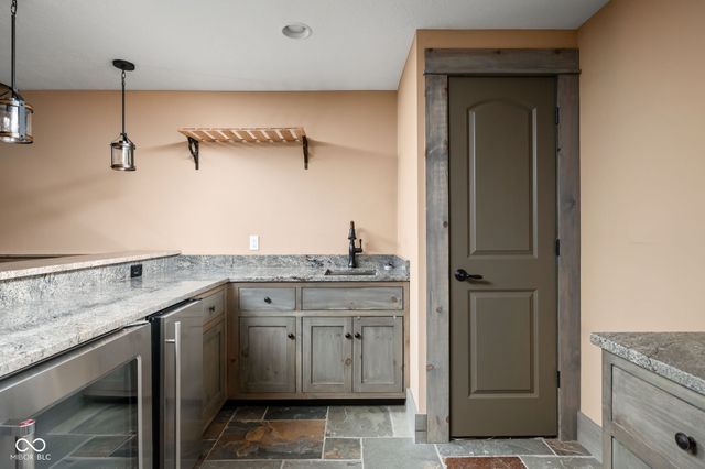 3807 Sugar Pine Lane, Zionsville, IN 46077