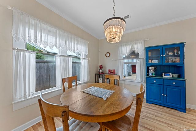 248 N Travis St, Kerrville, TX 78028