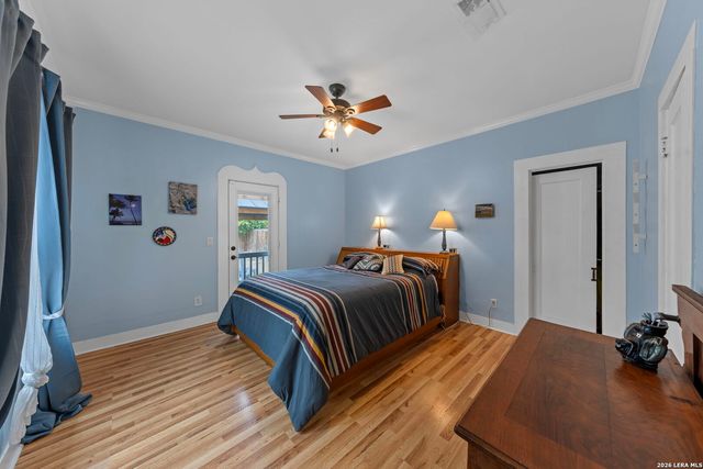 248 N Travis St, Kerrville, TX 78028