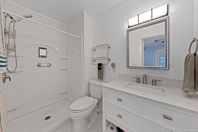 248 N Travis St, Kerrville, TX 78028