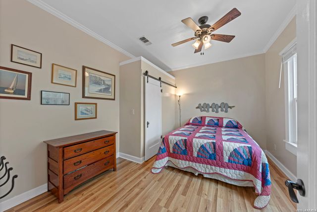 248 N Travis St, Kerrville, TX 78028