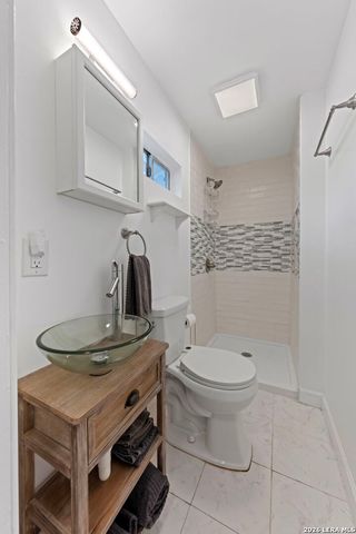 248 N Travis St, Kerrville, TX 78028