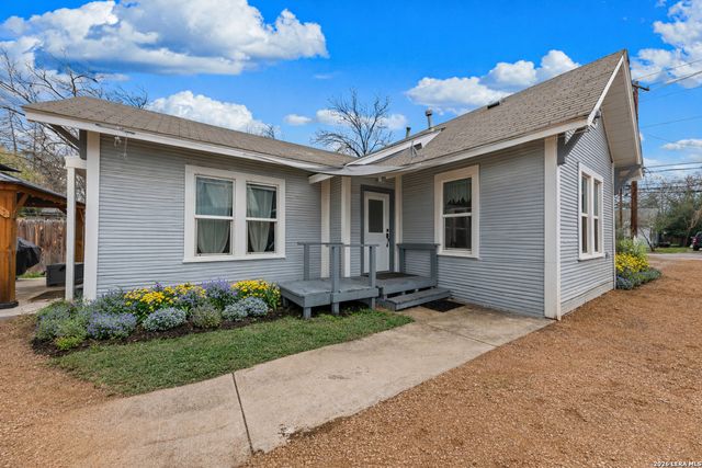 248 N Travis St, Kerrville, TX 78028