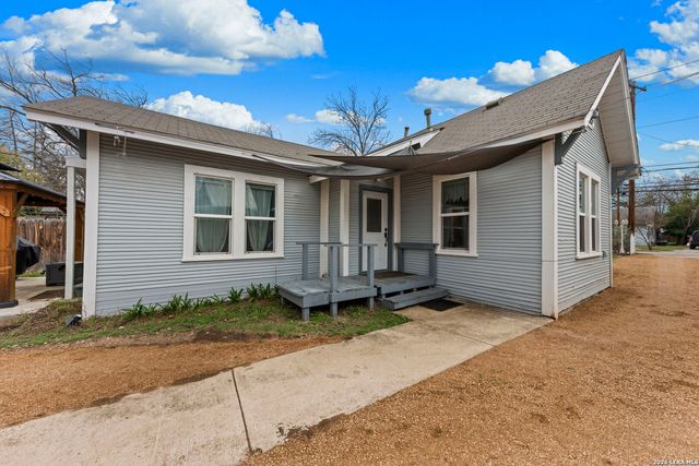 248 N Travis St, Kerrville, TX 78028