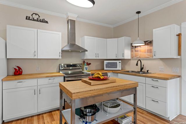 248 N Travis St, Kerrville, TX 78028