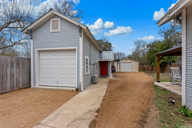 248 N Travis St, Kerrville, TX 78028