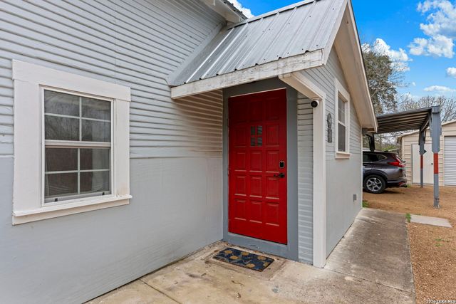 248 N Travis St, Kerrville, TX 78028