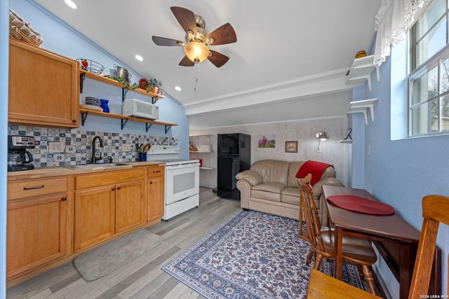 248 N Travis St, Kerrville, TX 78028