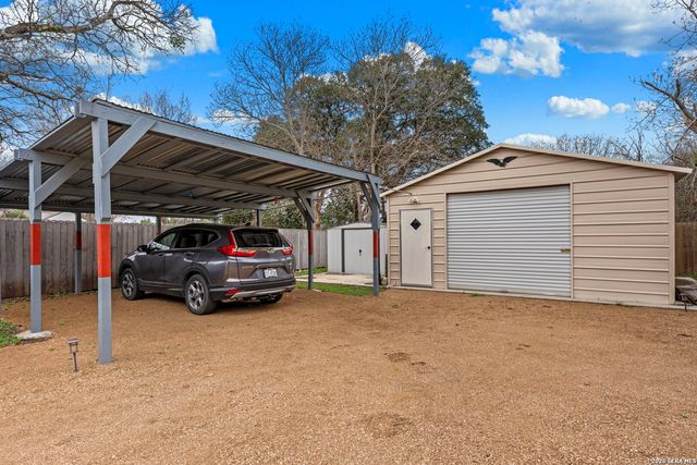 248 N Travis St, Kerrville, TX 78028