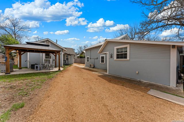 248 N Travis St, Kerrville, TX 78028