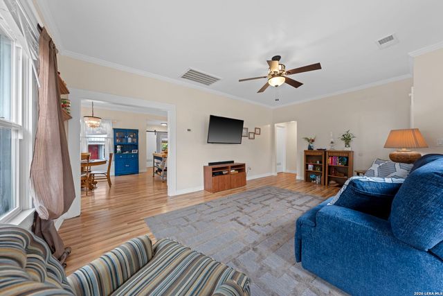 248 N Travis St, Kerrville, TX 78028