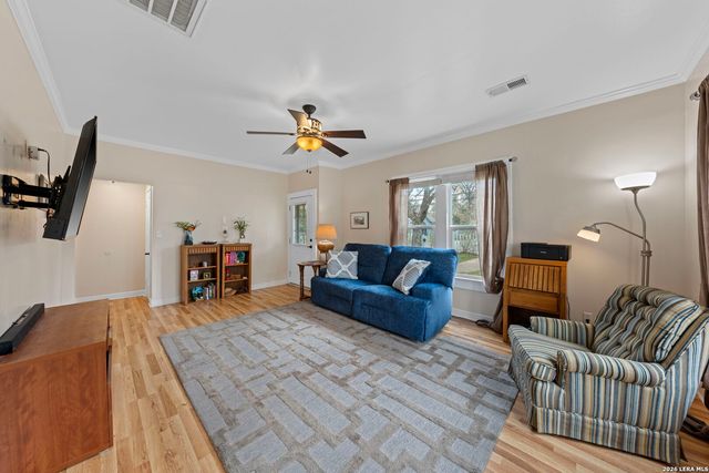 248 N Travis St, Kerrville, TX 78028