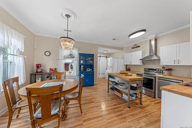 248 N Travis St, Kerrville, TX 78028