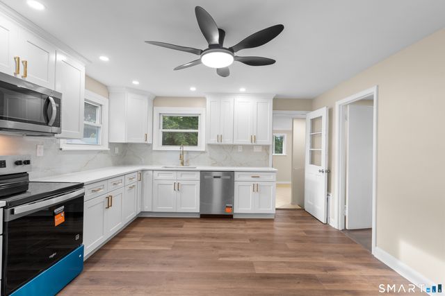 12 Homestead Place, Branford, CT 06405