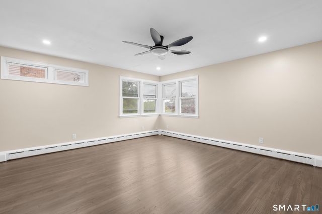 12 Homestead Place, Branford, CT 06405