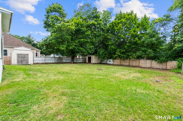 12 Homestead Place, Branford, CT 06405